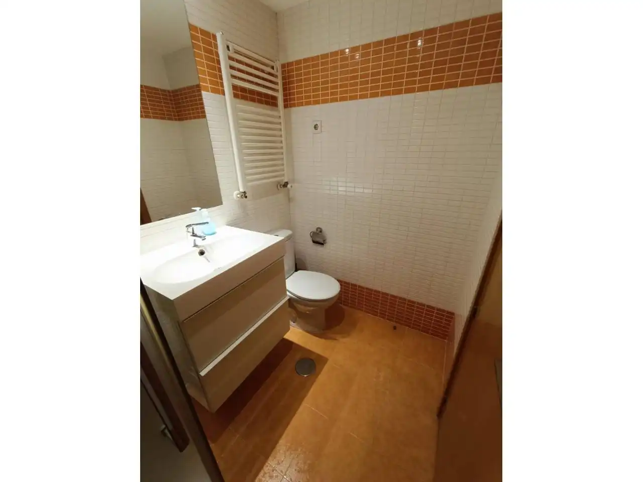 Bathroom of Flat for rent in Fuenlabrada  with Air Conditioner, Heating and Storage room