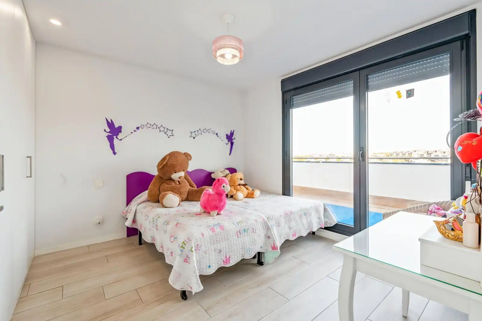 Habitación de Ático en venta en Rivas-Vaciamadrid con Terraza y Piscina comunitaria