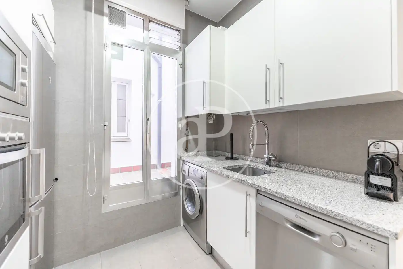 Kitchen of Flat for rent in Madrid  with Air Conditioner, Heating and Private garden