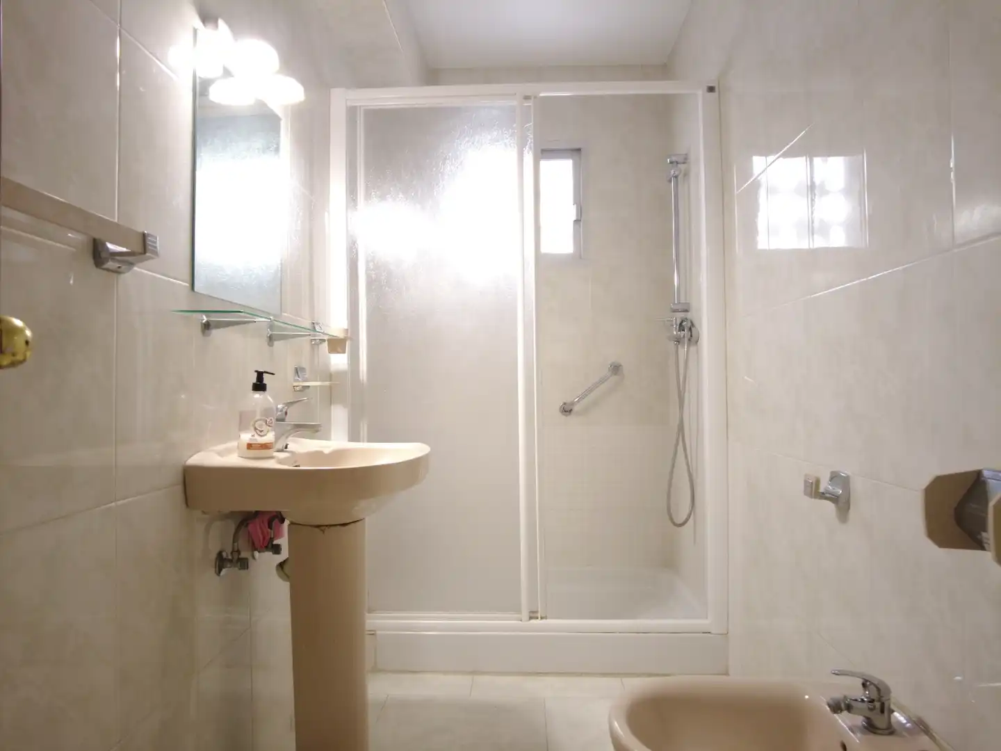 Baño de Piso en venta en Marbella con Amueblado y Balcón