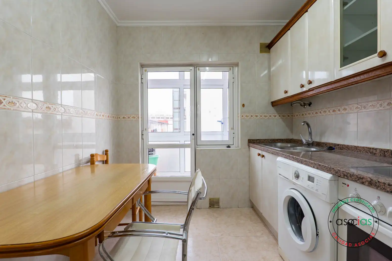 Cocina de Piso en venta en Gijón  con Calefacción y Balcón