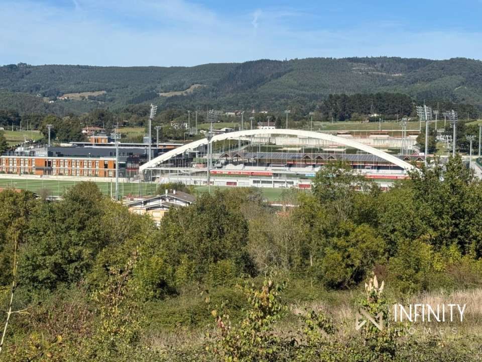 Vista exterior de Casa o xalet en venda en Lezama amb Calefacció, Jardí privat i Terrassa