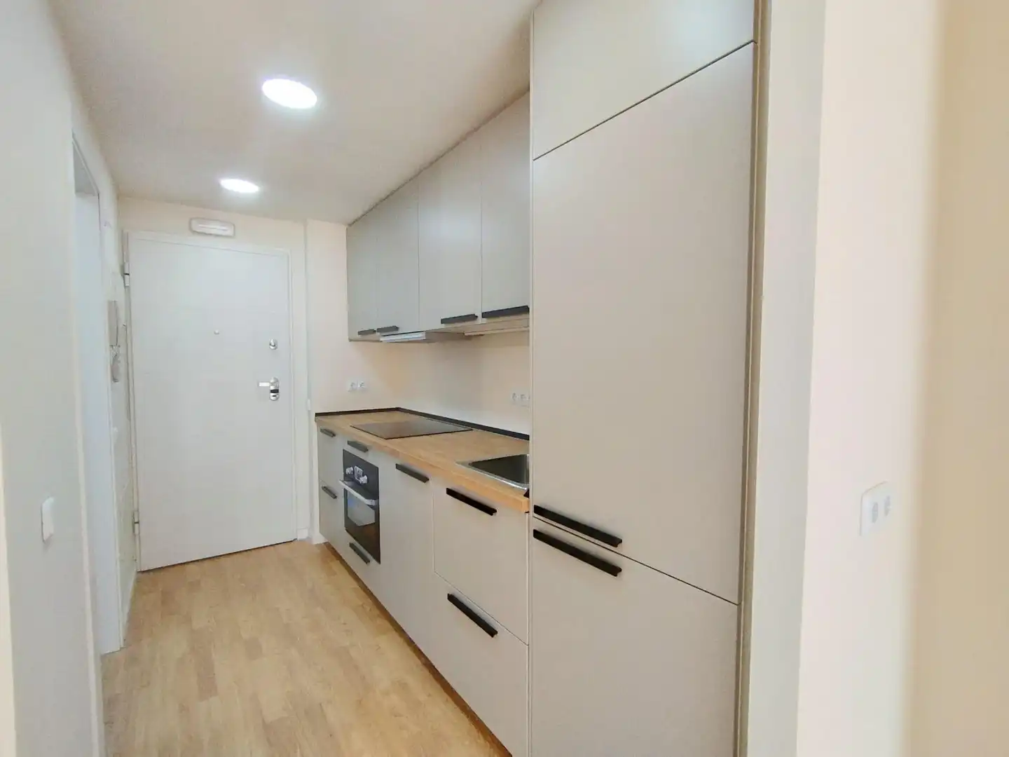 Cocina de Estudio de alquiler en Alcalá de Henares con Aire acondicionado, Jardín privado y Terraza