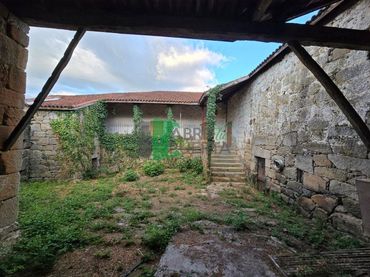 Casa amb jardí en venda a Coles