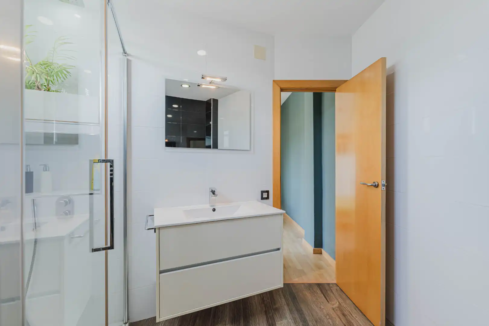 Bathroom of Flat for sale in Barcelona  with Air Conditioner, Heating and Parquet flooring