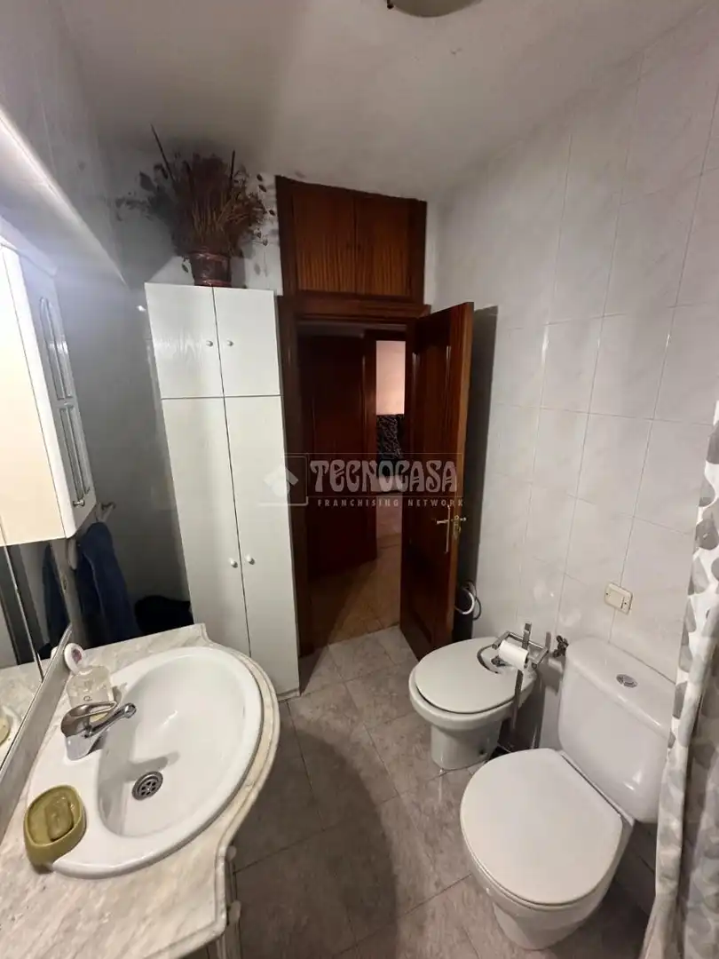 Baño de Piso en venta en Madrid con Calefacción, Terraza y Balcón
