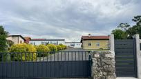 Vista exterior de Casa o xalet en venda en Santander amb Calefacció, Jardí privat i Parquet