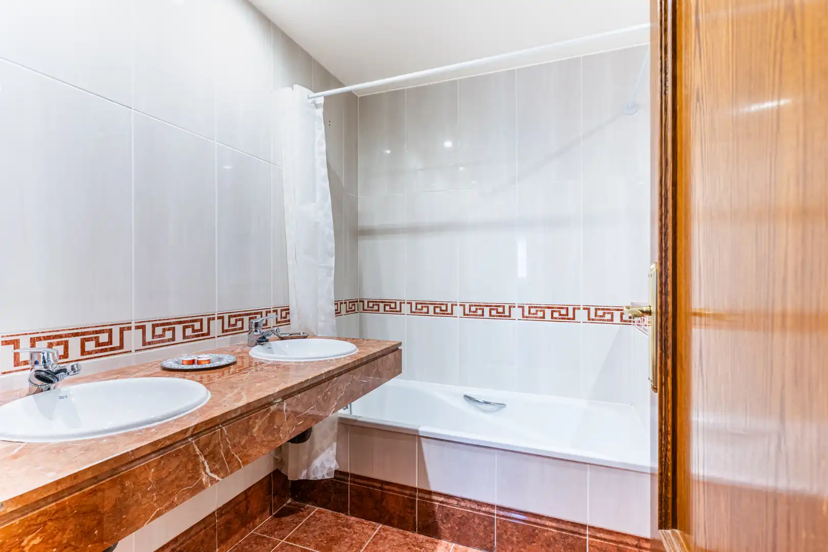 Baño de Ático en venta en Majadahonda con Aire acondicionado, Calefacción y Jardín privado
