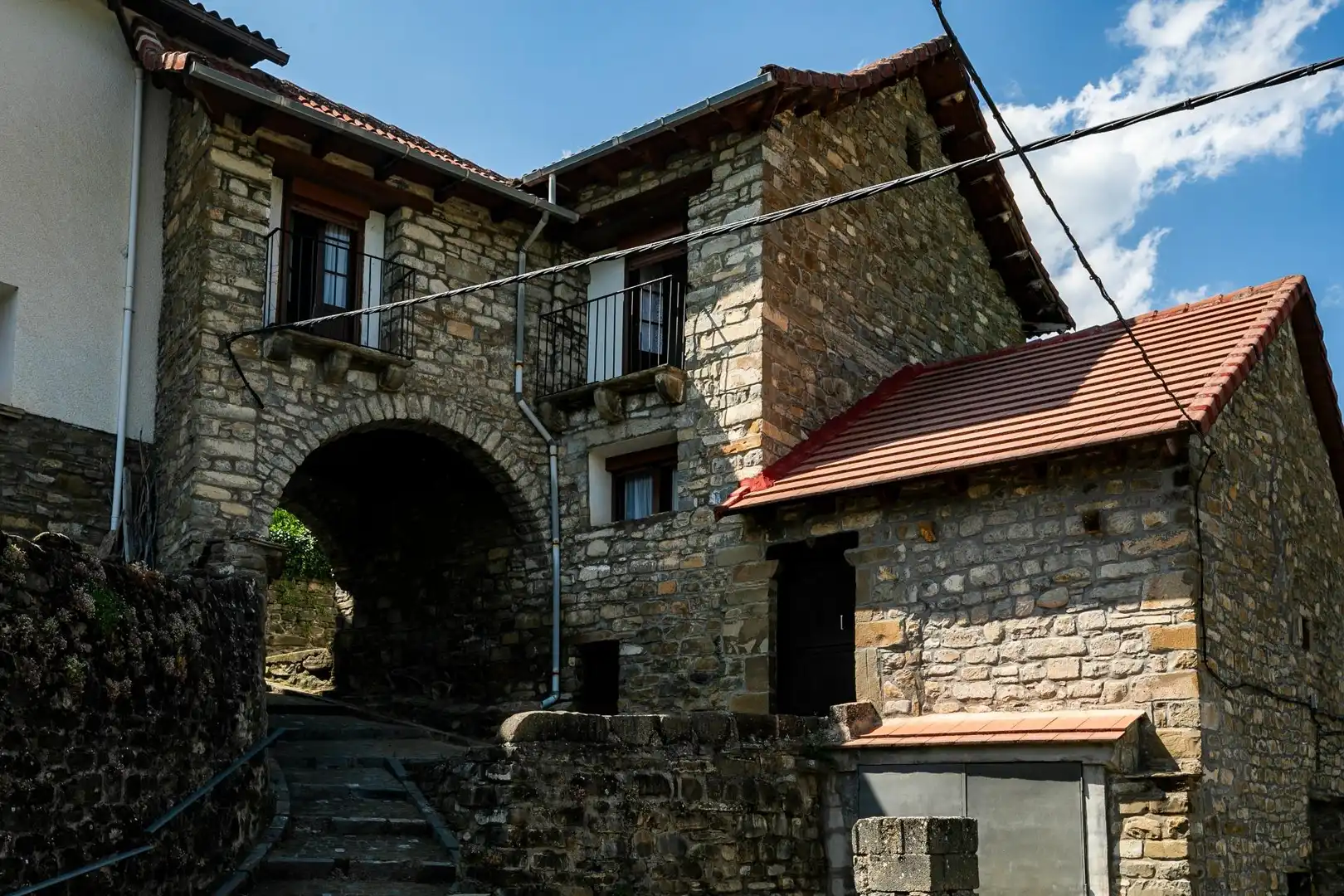Außenansicht von Haus oder Chalet zum Verkauf in Aragüés del Puerto mit Privatgarten, Terrasse und Möbliert