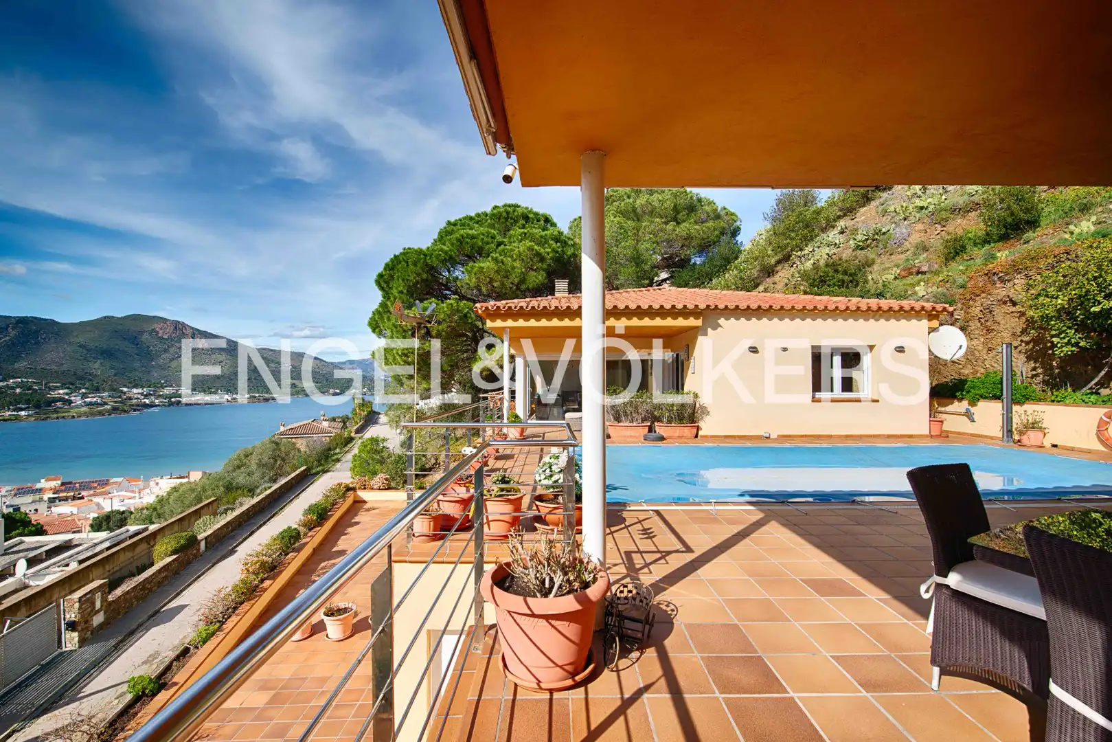 Vista exterior de Casa o xalet en venda en El Port de la Selva amb Calefacció, Jardí privat i Terrassa