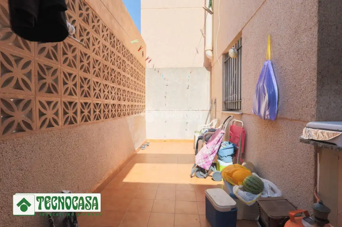 Einfamilien-Reihenhaus zum Verkauf in Adra mit Terrasse