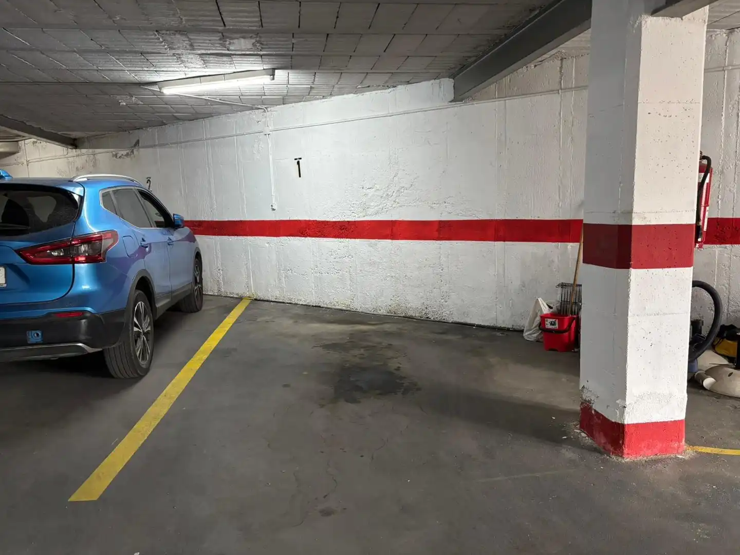 Parking de Casa adosada en venta en Montseny con Calefacción, Terraza y Balcón