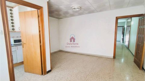 Piso en venta de 3 habitaciones con local de 25m en Can Palet, Terrassa.
