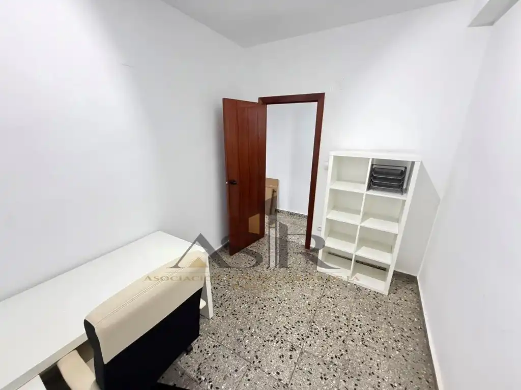Dormitori de Pis en venda en Casc Urbà