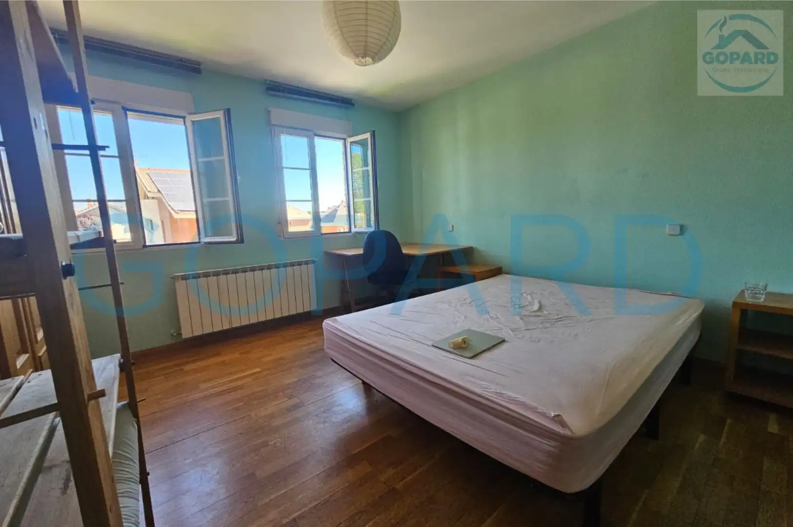 Habitación de Casa adosada de alquiler en Villanueva de la Cañada con Calefacción, Jardín privado y Parquet