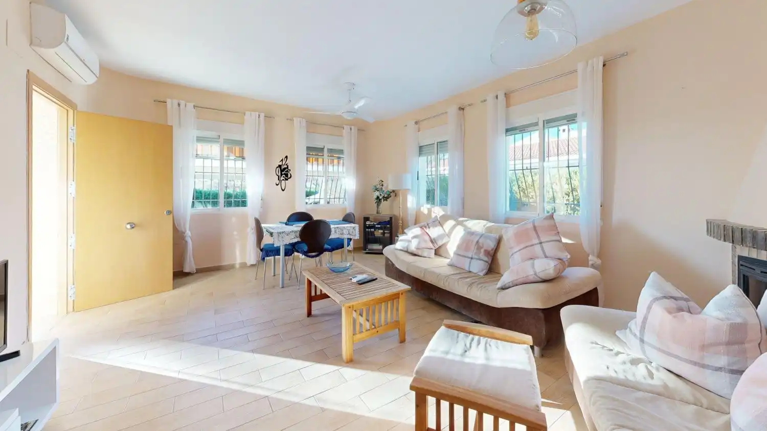 Living room of Houses for sale in El Campello  with Air Conditioner