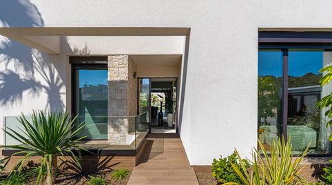 Chalet en primera línea de golf de una sola planta con sótano y piscina privada en La Finca Golf, imagen 2