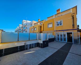 Vista exterior de Casa adosada en venda en Orihuela amb Calefacció, Terrassa i Traster