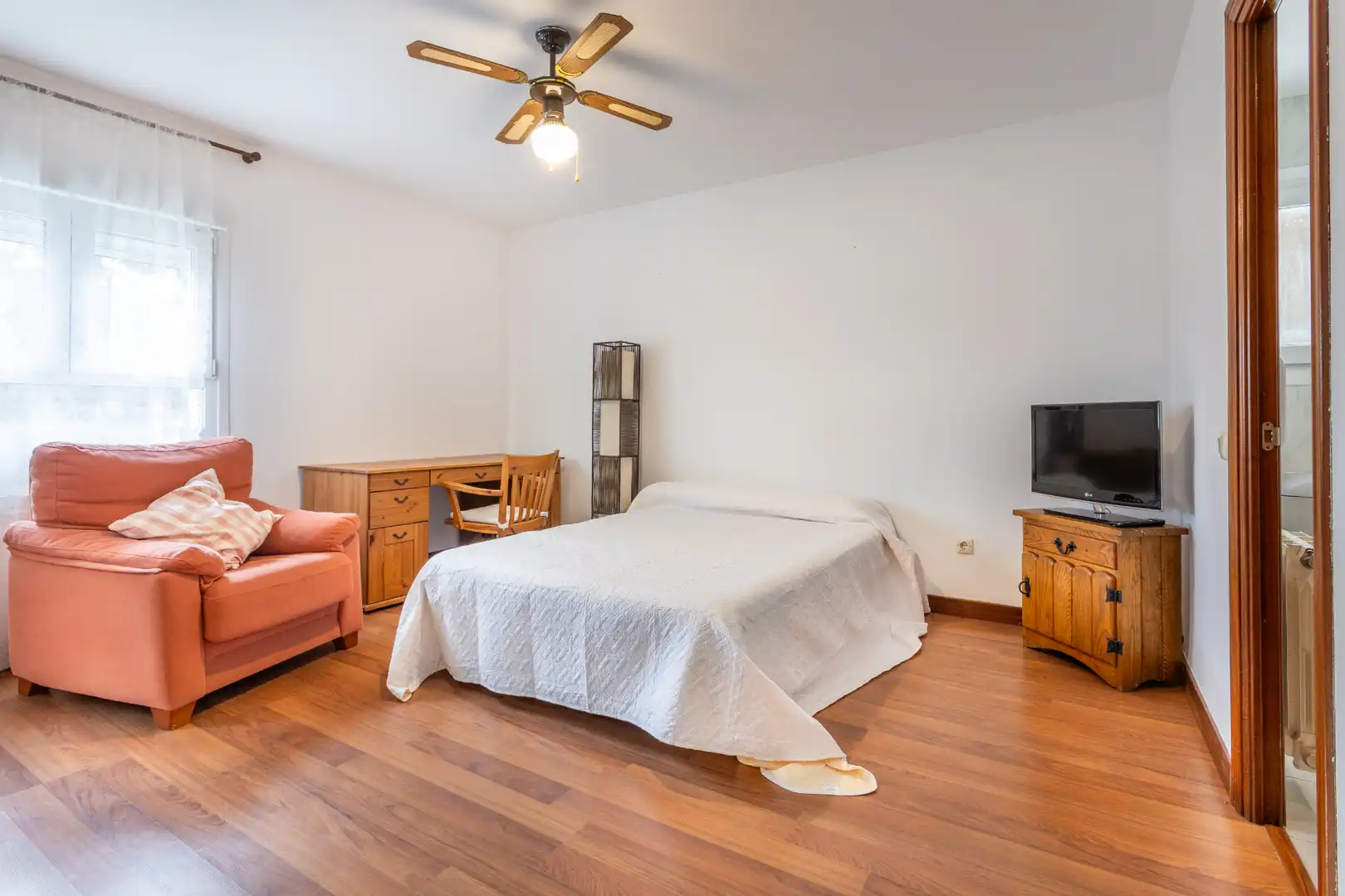 Bedroom of Houses for sale in Villanueva de la Cañada  with Air Conditioner, Heating and Private garden