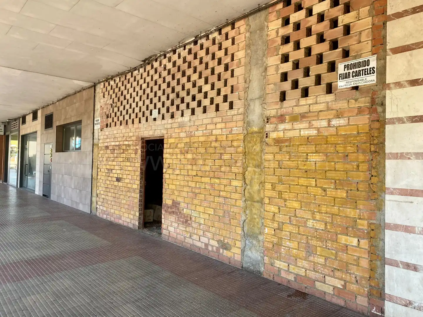 Vista exterior de Local en venta en  Logroño