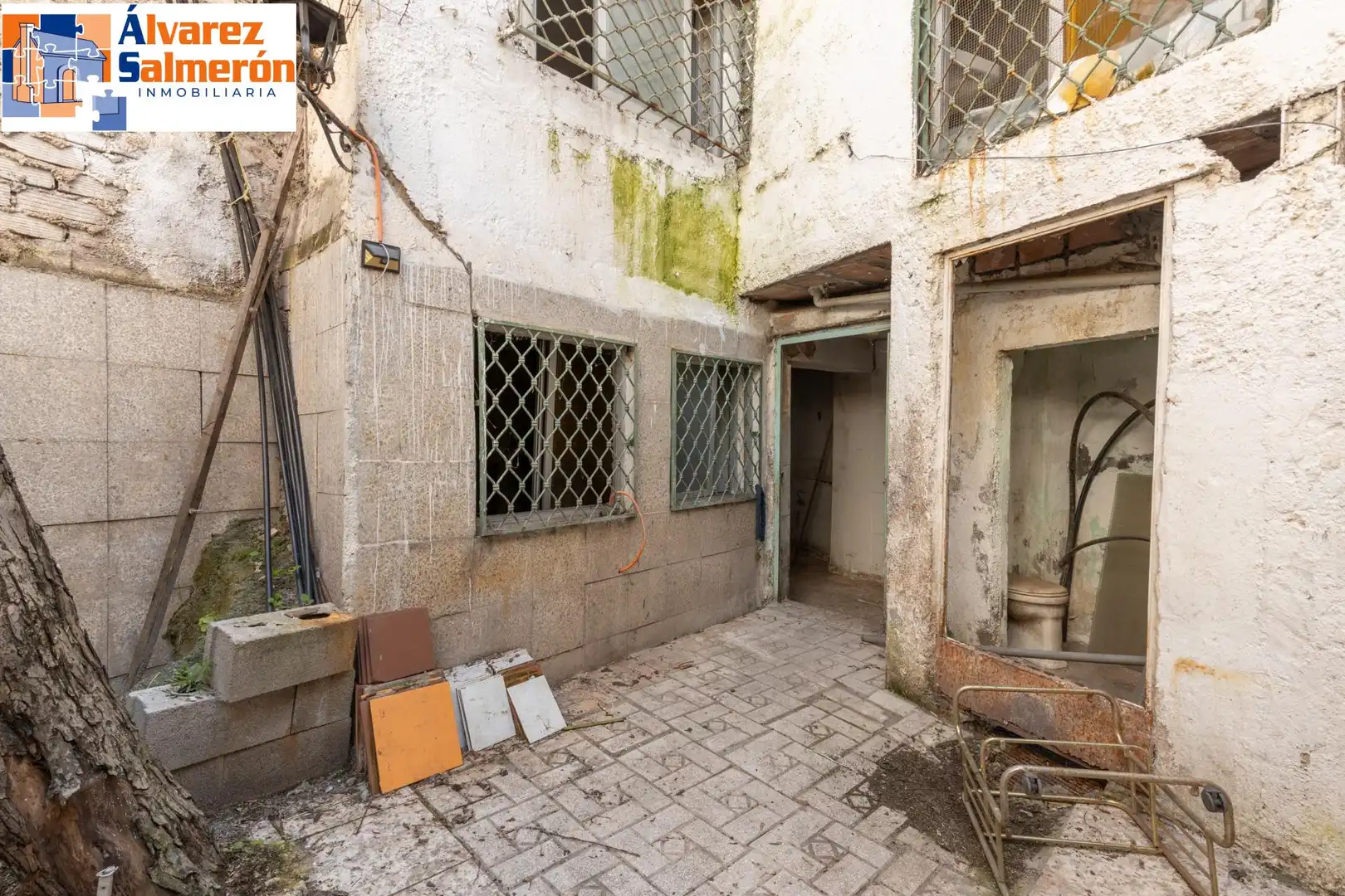 Exterior view of Houses for sale in Granada