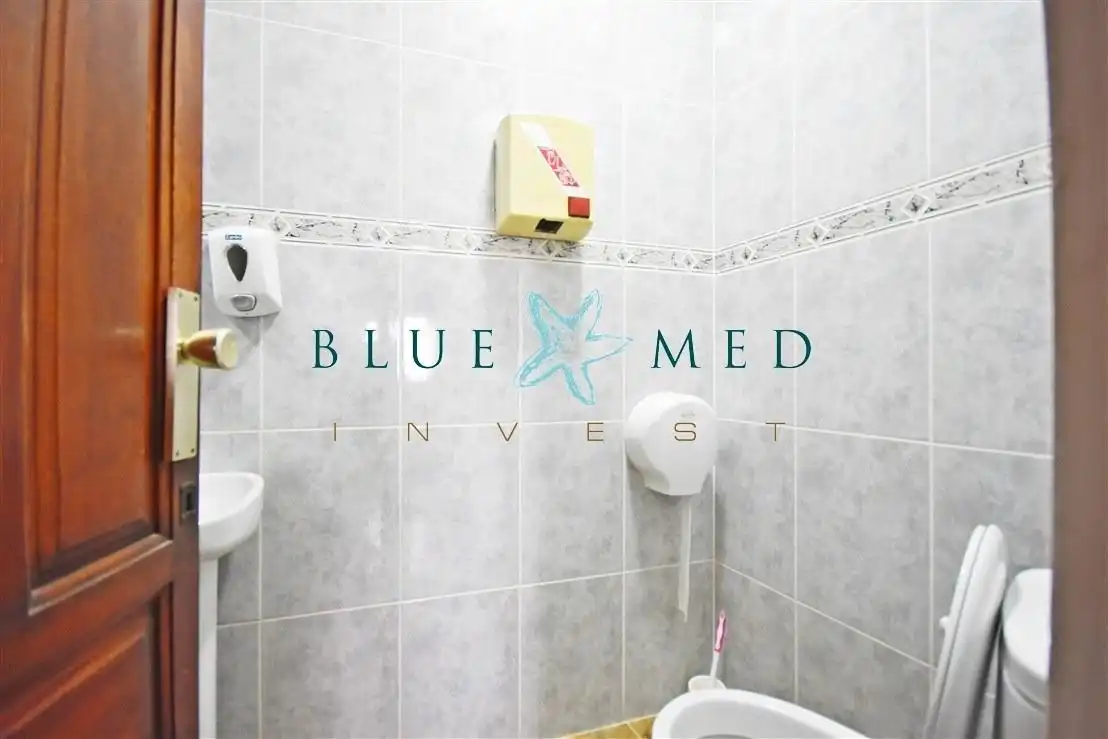 Badezimmer von Geschaftsraum zum Verkauf in Mazarrón mit Möbliert