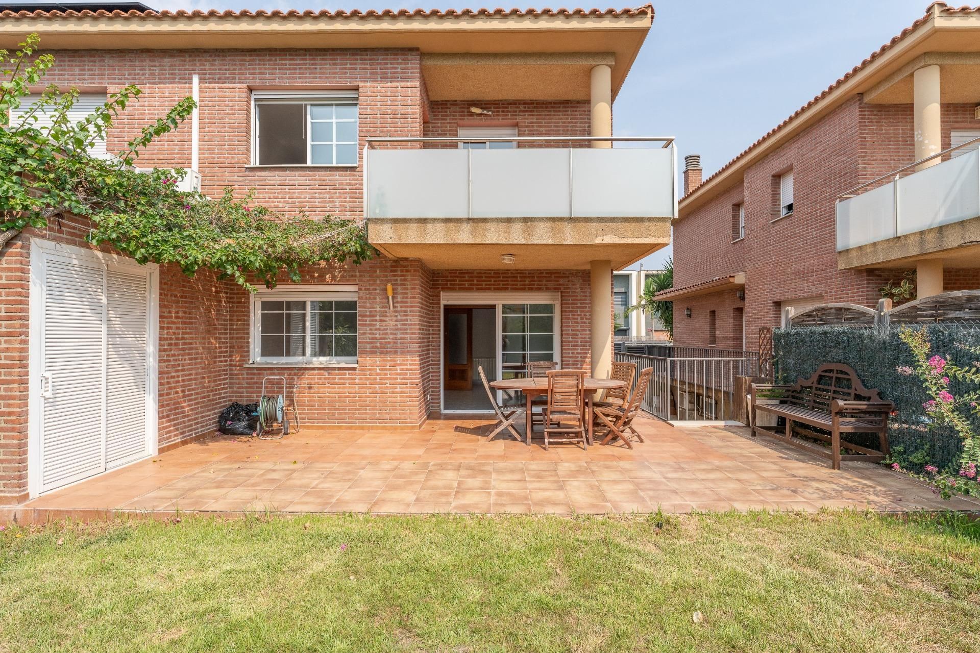 Exterior view of Single-family semi-detached for sale in Cambrils  with Air Conditioner, Heating and Private garden