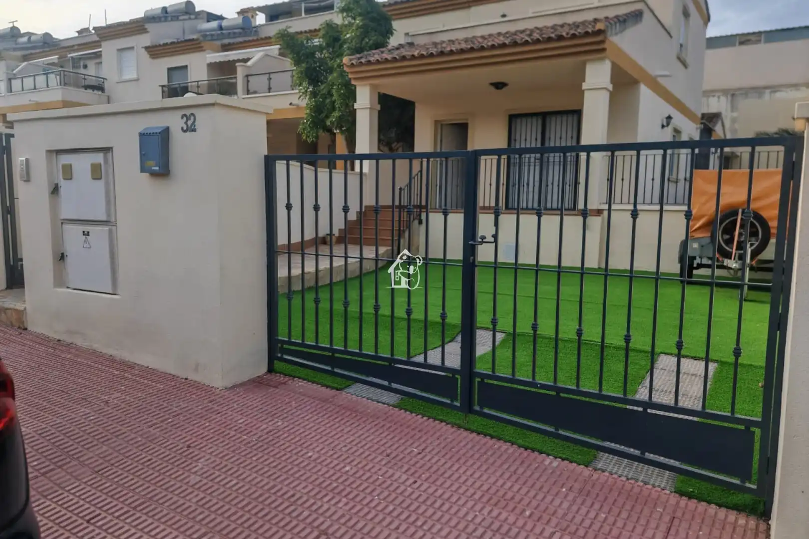 Außenansicht von Einfamilien-Reihenhaus zur Miete in Bigastro mit Klimaanlage, Terrasse und Möbliert