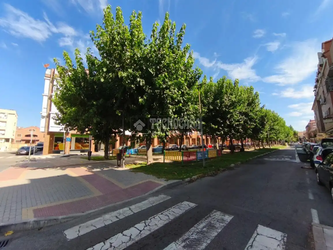 Vista exterior de Local en venta en Azuqueca de Henares con Aire acondicionado y Amueblado