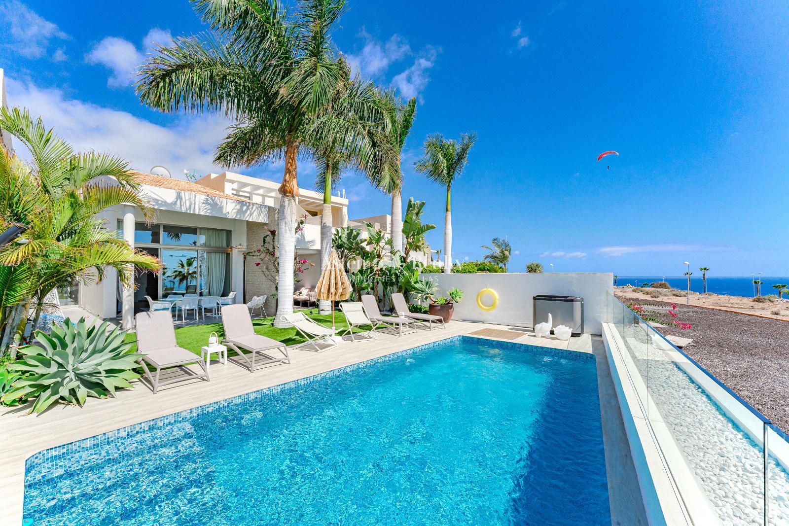 Piscina de Casa o xalet en venda en Adeje amb Aire condicionat, Jardí privat i Terrassa