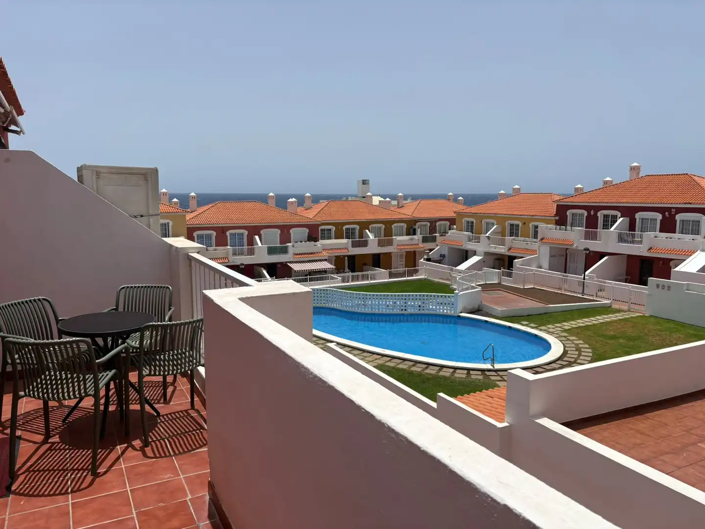 Terrasse von Wohnung zur Miete in Arico mit Terrasse, Schwimmbad und Möbliert