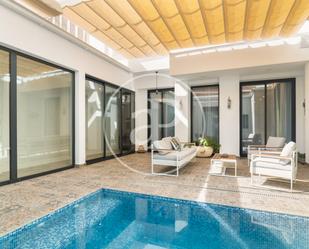 Swimming pool of Flat for sale in  Valencia Capital  with Air Conditioner, Heating and Terrace