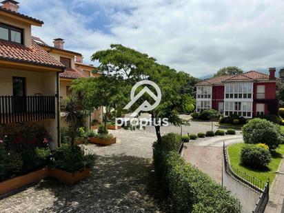 Außenansicht von Wohnung zum verkauf in Llanes mit Terrasse und Balkon