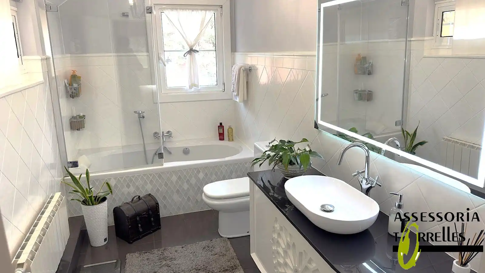 Badezimmer von Haus oder Chalet zum Verkauf in Torrelles de Llobregat mit Heizung, Privatgarten und Parkett