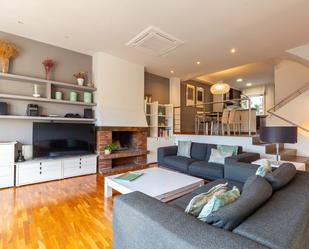 Living room of Single-family semi-detached for sale in Sant Cugat del Vallès  with Air Conditioner, Heating and Terrace