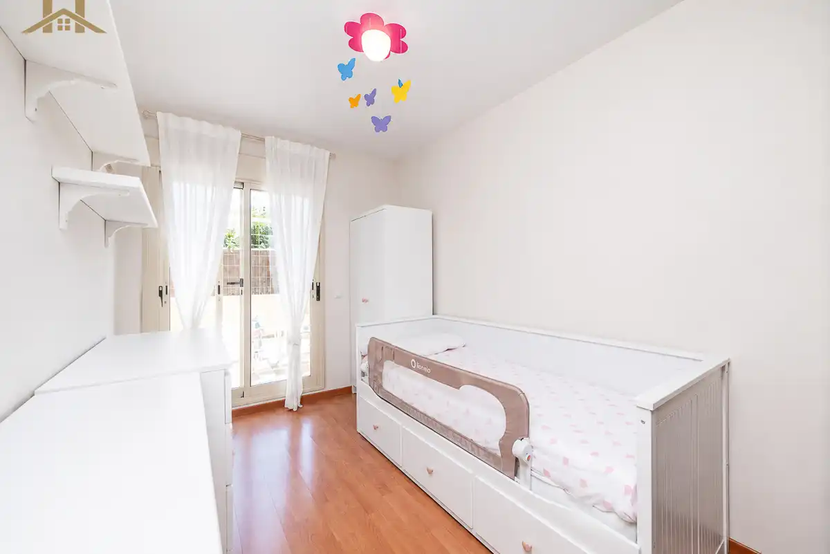 Habitación de Planta baja en venta en Arroyomolinos (Madrid) con Aire acondicionado, Calefacción y Jardín privado