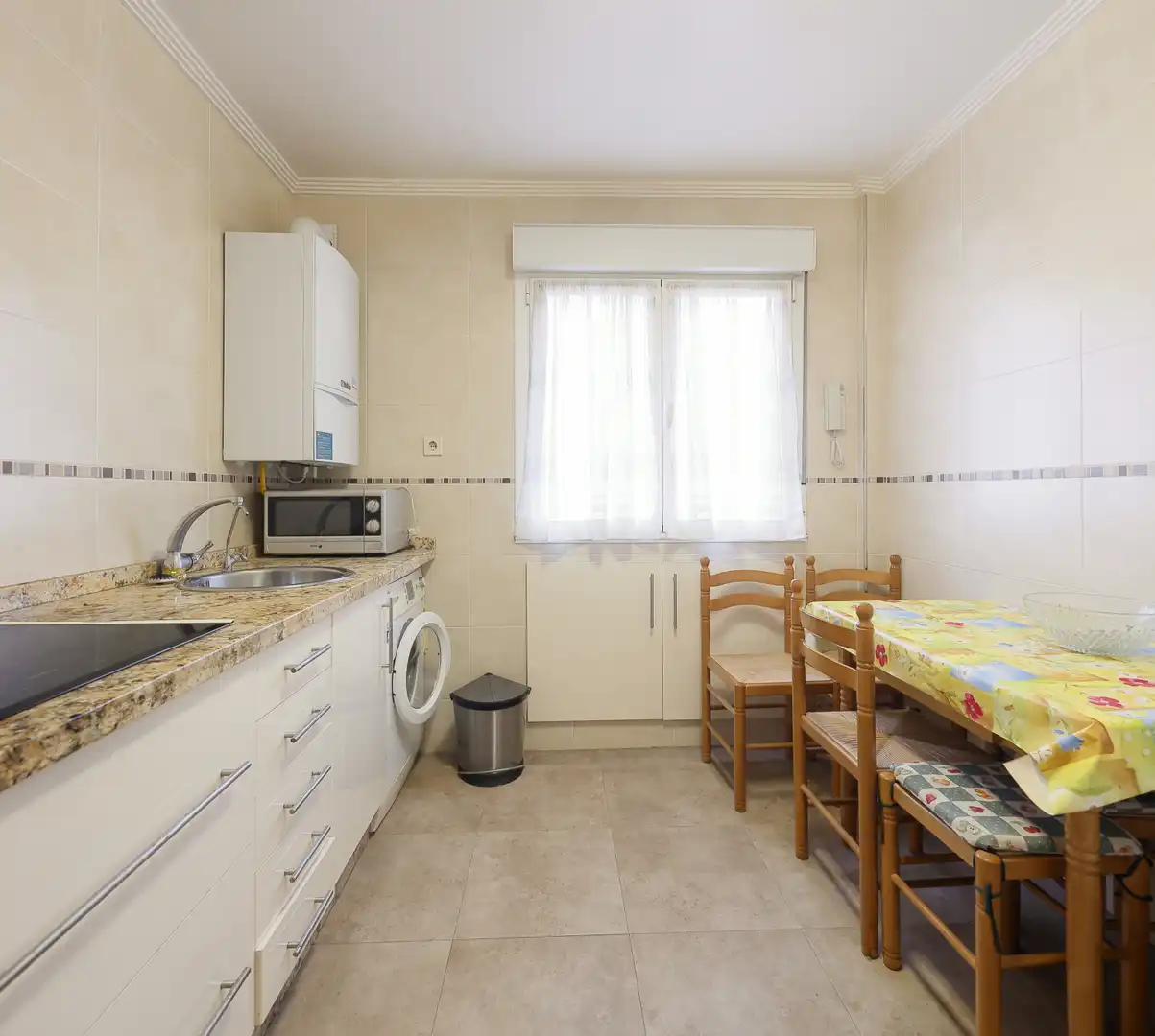 Cocina de Piso en venta en Oviedo  con Calefacción y Parquet