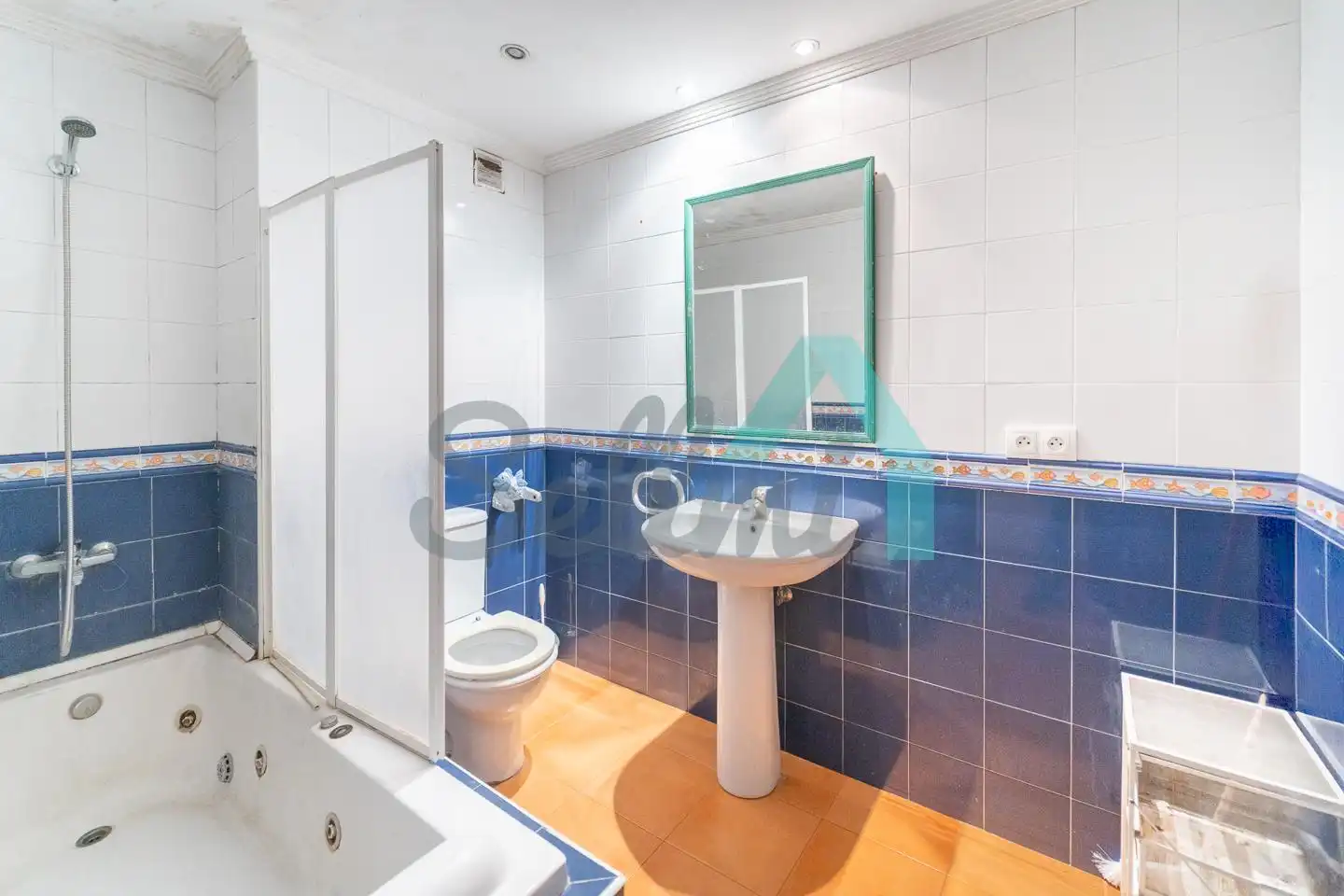 Baño de Piso en venta en Oviedo  con Calefacción, Terraza y Trastero