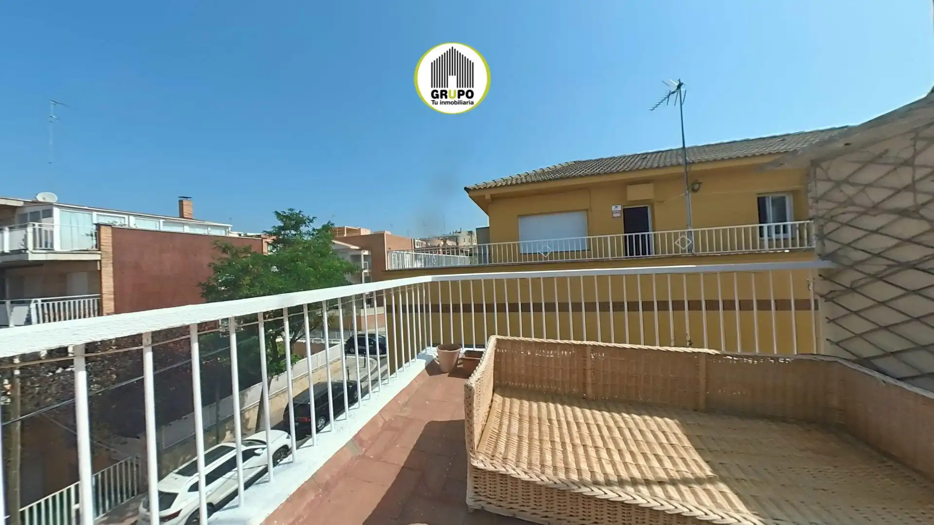 Exterior view of Attic for rent in Esplugues de Llobregat  with Air Conditioner, Heating and Terrace