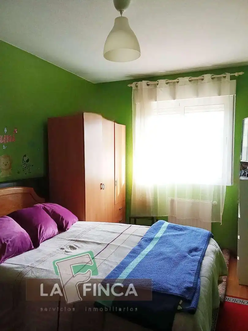 Dormitori de Casa o xalet en venda en Soto del Barco amb Calefacció, Parquet i Terrassa