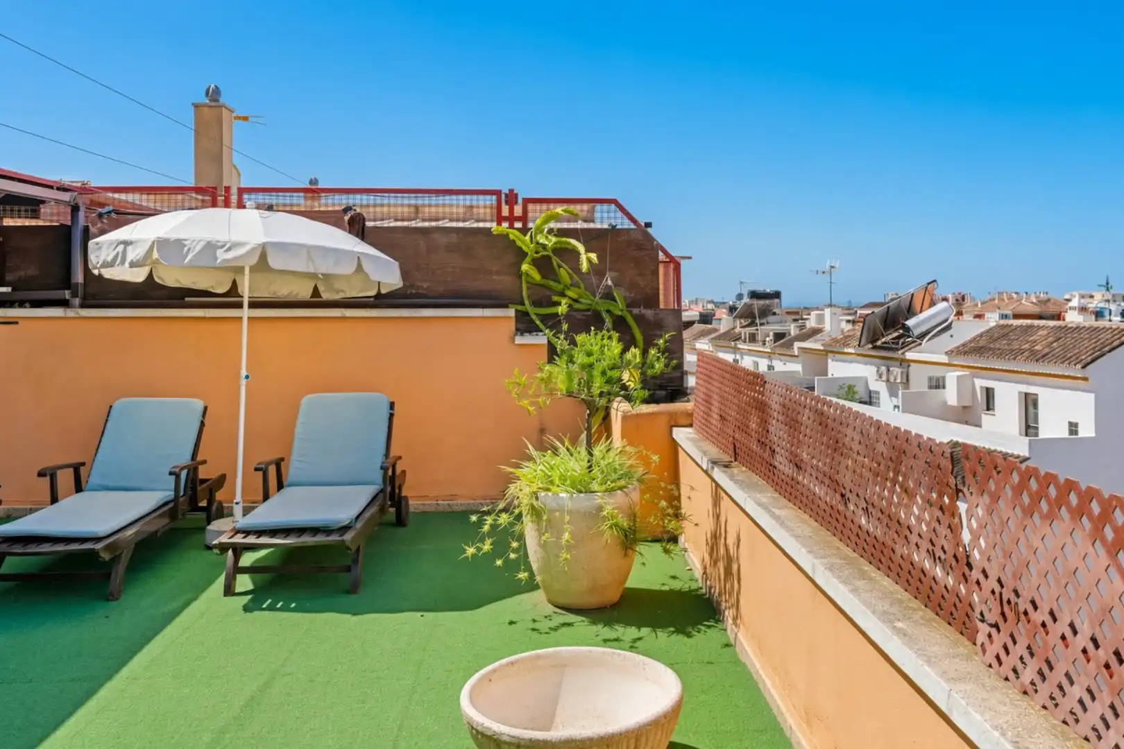 Ático con ascensor en venta en Estepona Pueblo