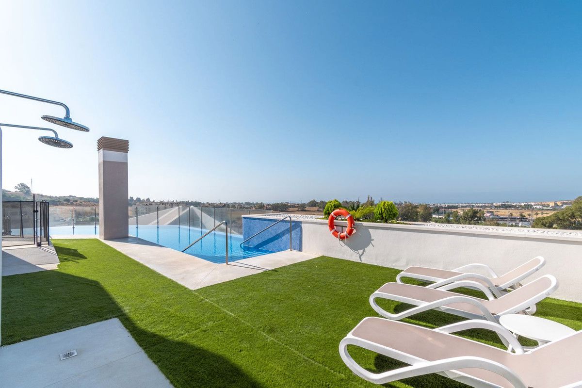 Swimming pool of Flat for sale in Marbella  with Air Conditioner, Heating and Private garden