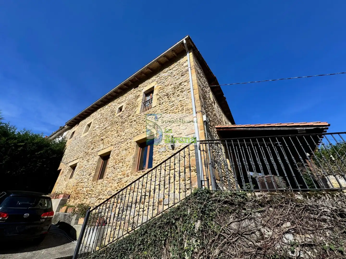 Vista exterior de Casa o chalet en venta en Castro-Urdiales con Calefacción, Jardín privado y Terraza