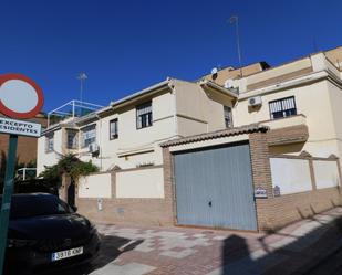 Vista exterior de Casa o xalet en venda en  Granada Capital amb Aire condicionat, Terrassa i Balcó