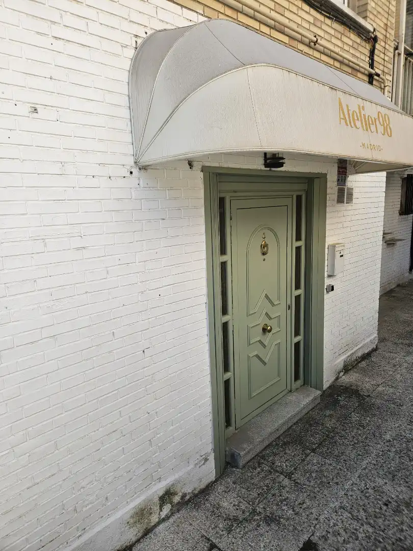 Vista exterior de Local de alquiler en Pozuelo de Alarcón con Aire acondicionado, Calefacción y Amueblado