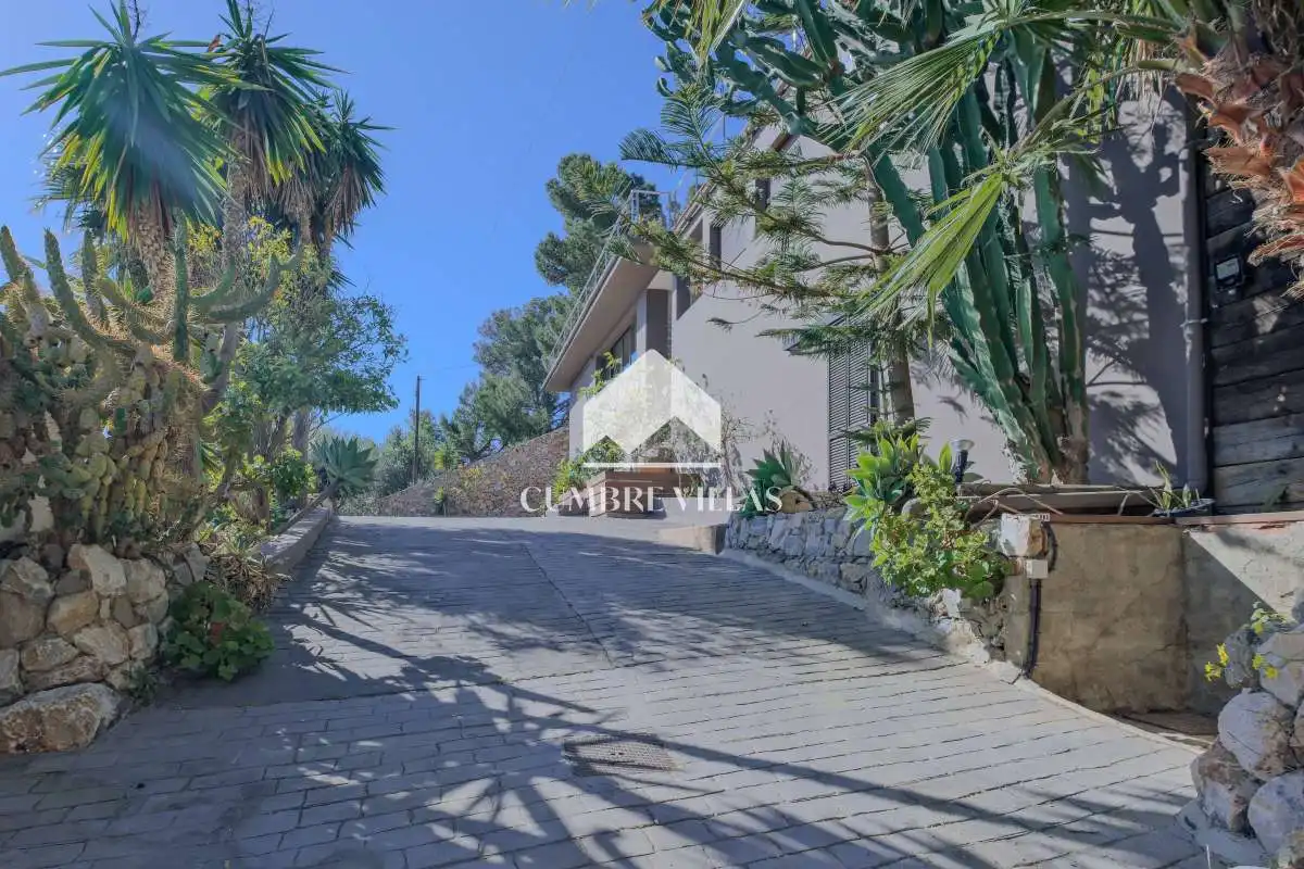 Vista exterior de Casa o xalet en venda en Almuñécar amb Terrassa, Traster i Moblat
