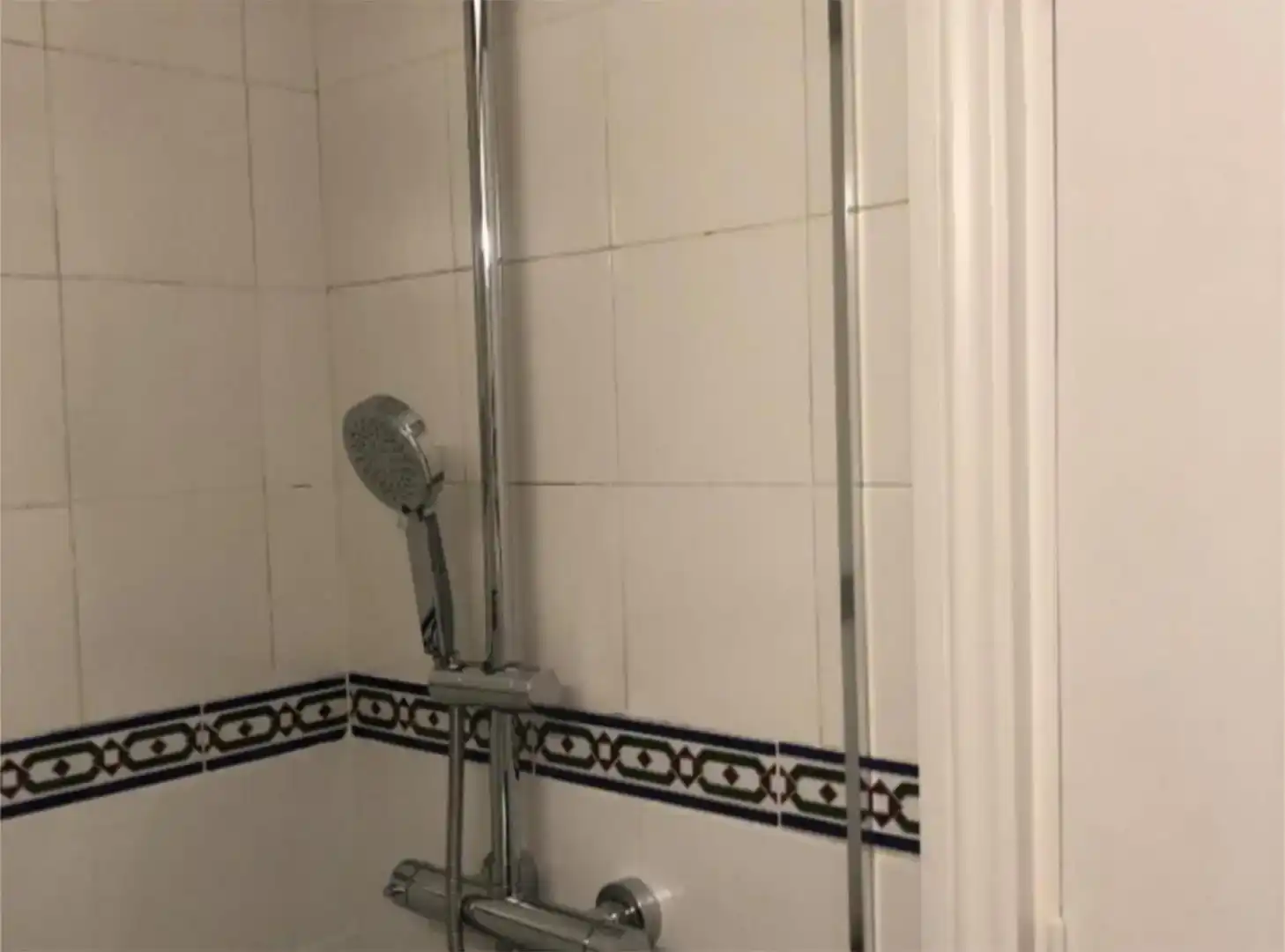 Badezimmer von Wohnung zur Miete in Granada mit Klimaanlage, Parkett und Möbliert