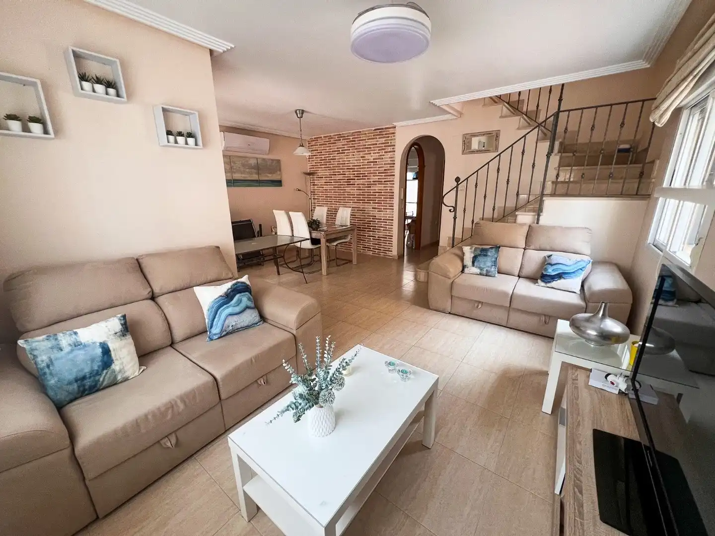 Sala de estar de Casa adosada en venta en Pilar de la Horadada con Aire acondicionado, Calefacción y Terraza