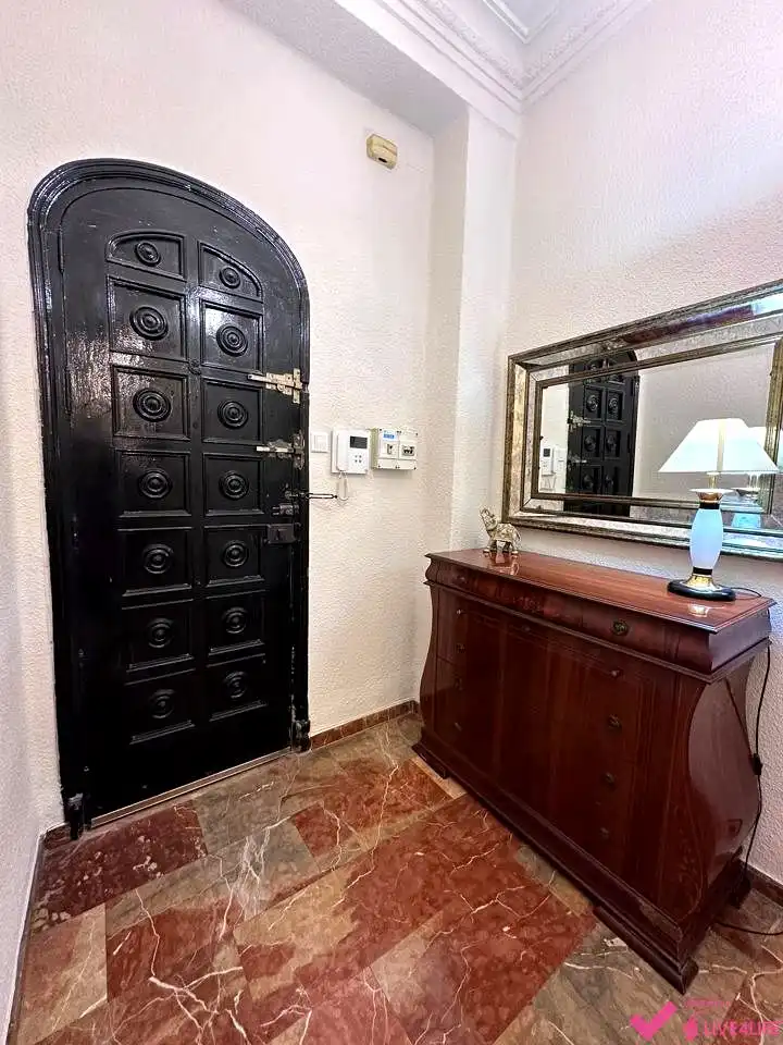 Flat for rent in Valencia  with Furnished