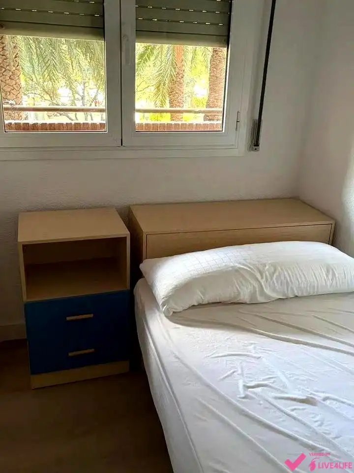 Schlafzimmer von Wohnung zur Miete in Valencia mit Klimaanlage, Terrasse und Möbliert